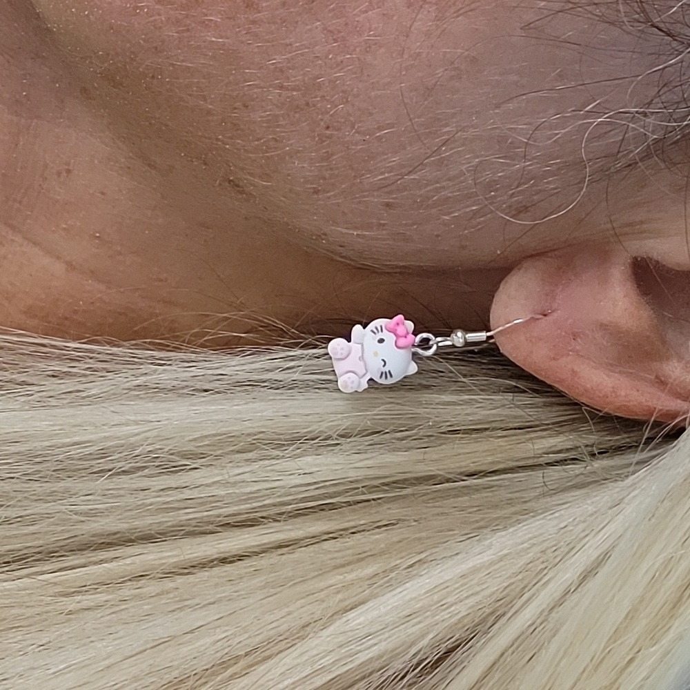 🔥LAST PAIR🔥 HELLO KITTY DAINTY DROP EARRINGS, 925 wires - Picture 3 of 5